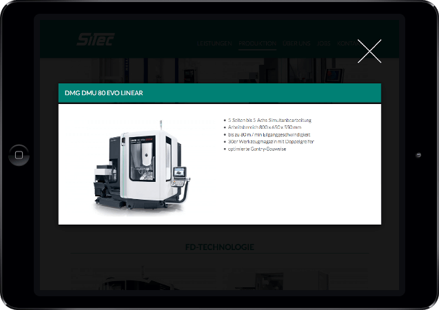 Mockup der SiTec-Website dargestellt in einem iPad in der Queransicht, Detailansicht einer Maschine