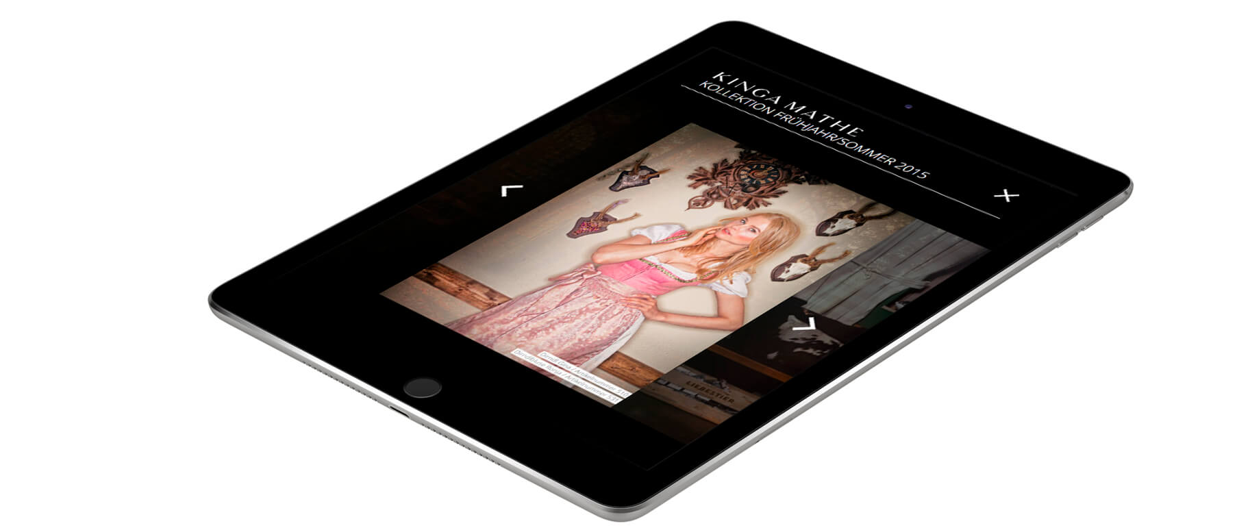Mockup der Kinga Mathe-Website dargestellt in einem iPad, Bild aus einer Dirndl-Kollektion