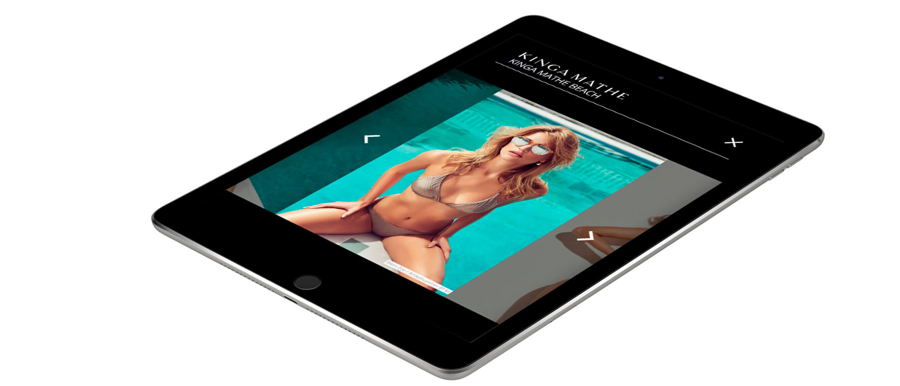Mockup der Kinga Mathe-Website dargestellt in einem iPad, Bild aus der Bikini-Kollektion